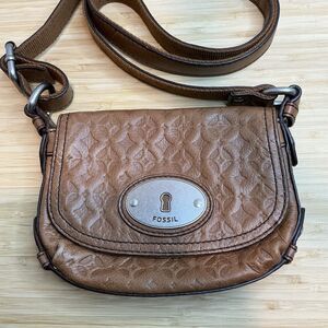 Fossil ZB4740 Brown Leather Crossbody Bag Embossed Keyhole Turnlock Boho